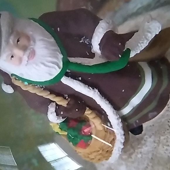 Vintage Musical Water Globe Santa Thomas Kinkade Painter of Light - Picture 7 of 16